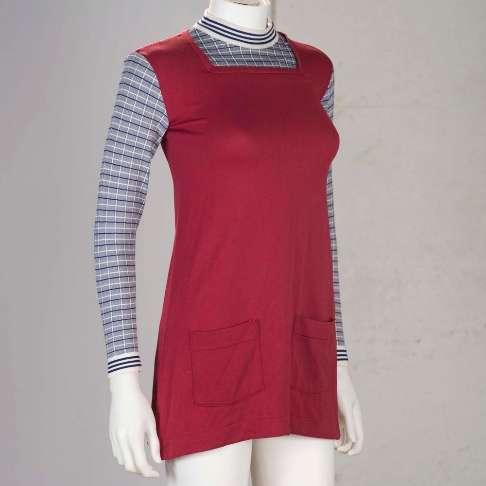 SOLD Vtg 1970s MAROON & Blue Schoolgirl Jumper
